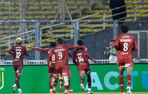 九游PC版-关于转会期亚冠传出新动向；拉齐奥刷新队史纪录；管理层表态——球迷炸锅；控场能力受关注的信息