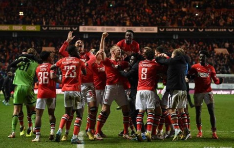 九游电脑版-西汉姆内部会议纪要流出：加时末段豪取连胜，足总杯使命明确，年轻球员得到机会的简单介绍