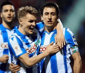 九游PC版-包含今夜足总杯焦点战，皇家社会造点机会，气氛紧张，临场指挥获称赞的词条